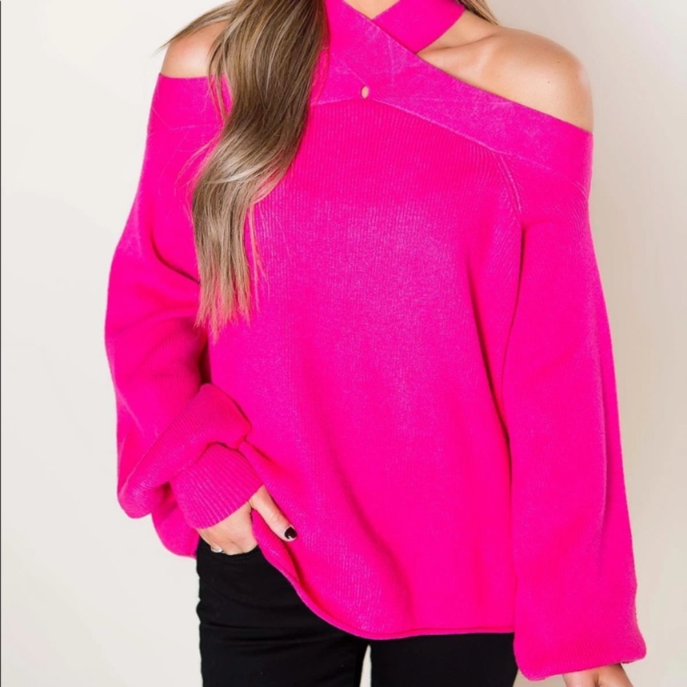 NWT Pink cross cross neck sweater by vine and love size small